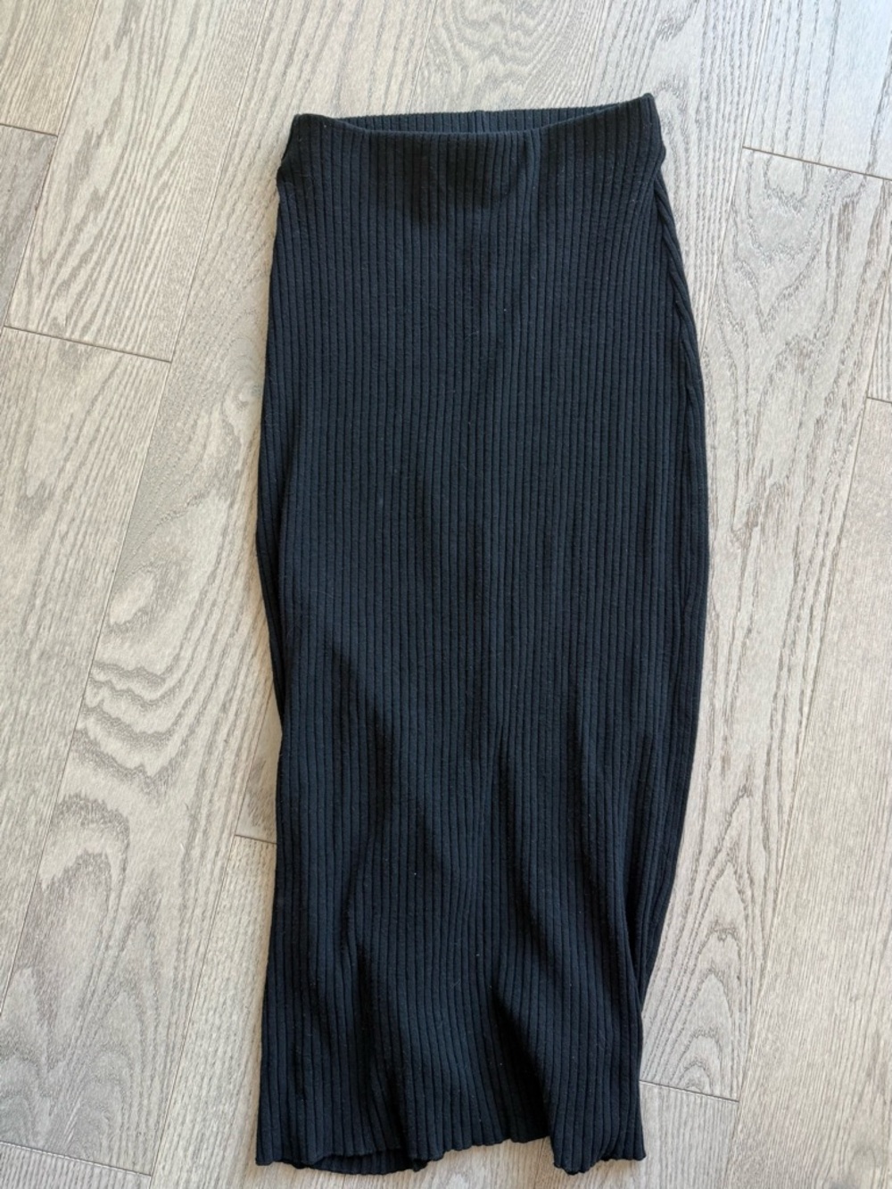 Zara Black High Ride Below Knee Ribbed Skirt in size S